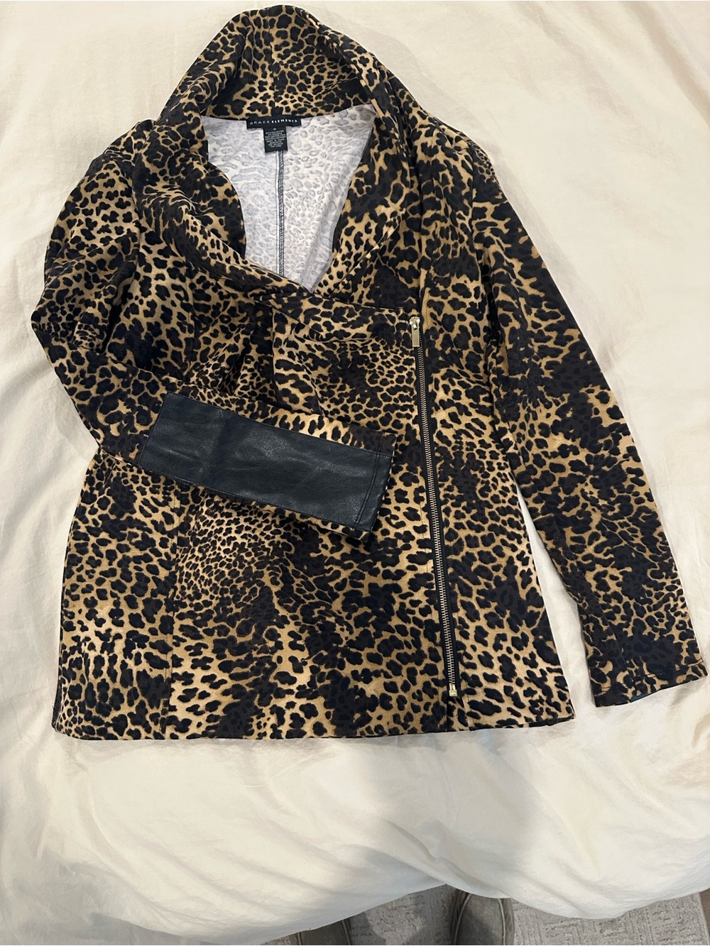 Grace Elements leopard print long sleeve Blazer/cover. Sz 10 (sku B)